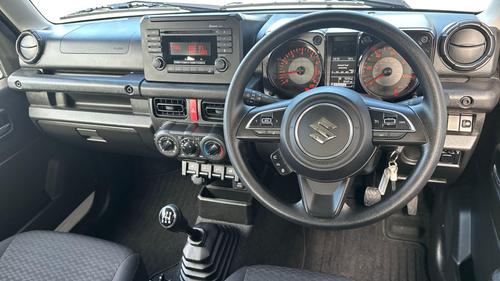 Suzuki Jimny Photo autoimg-8aba2653bc0fcf106b5858fbc45b92edb22172c0.jpg