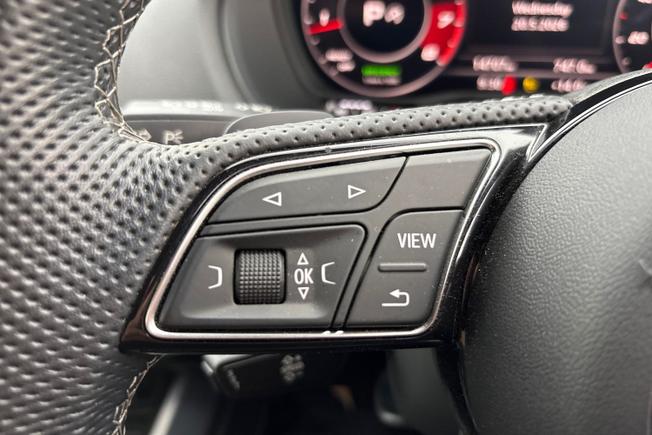 AUDI Sq2 Photo 16