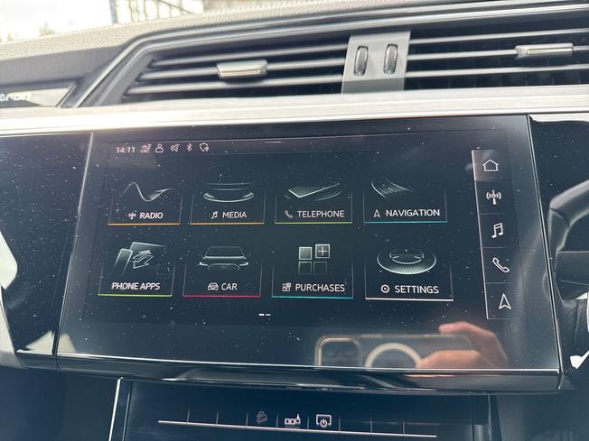 AUDI e-tron Photo 13