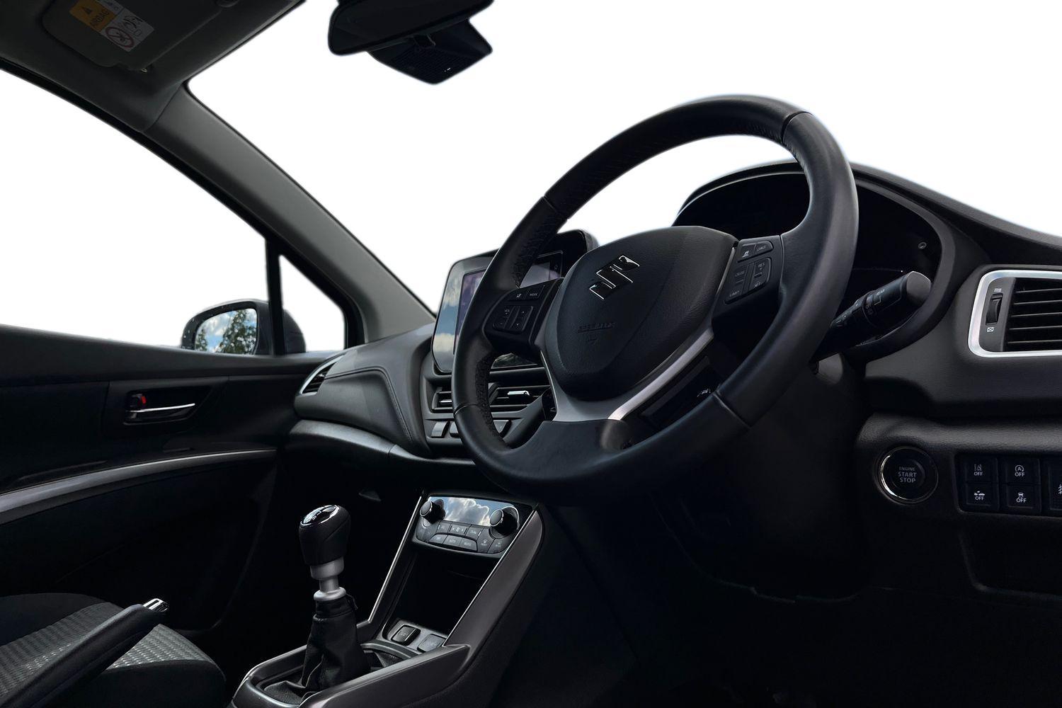 Suzuki S-CROSS Photo 8