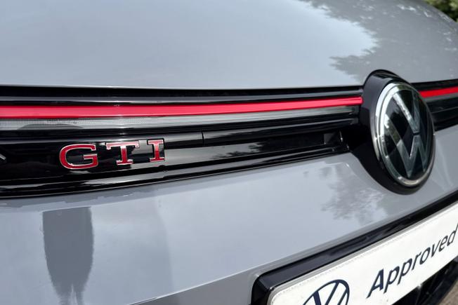 VOLKSWAGEN Golf Photo 21