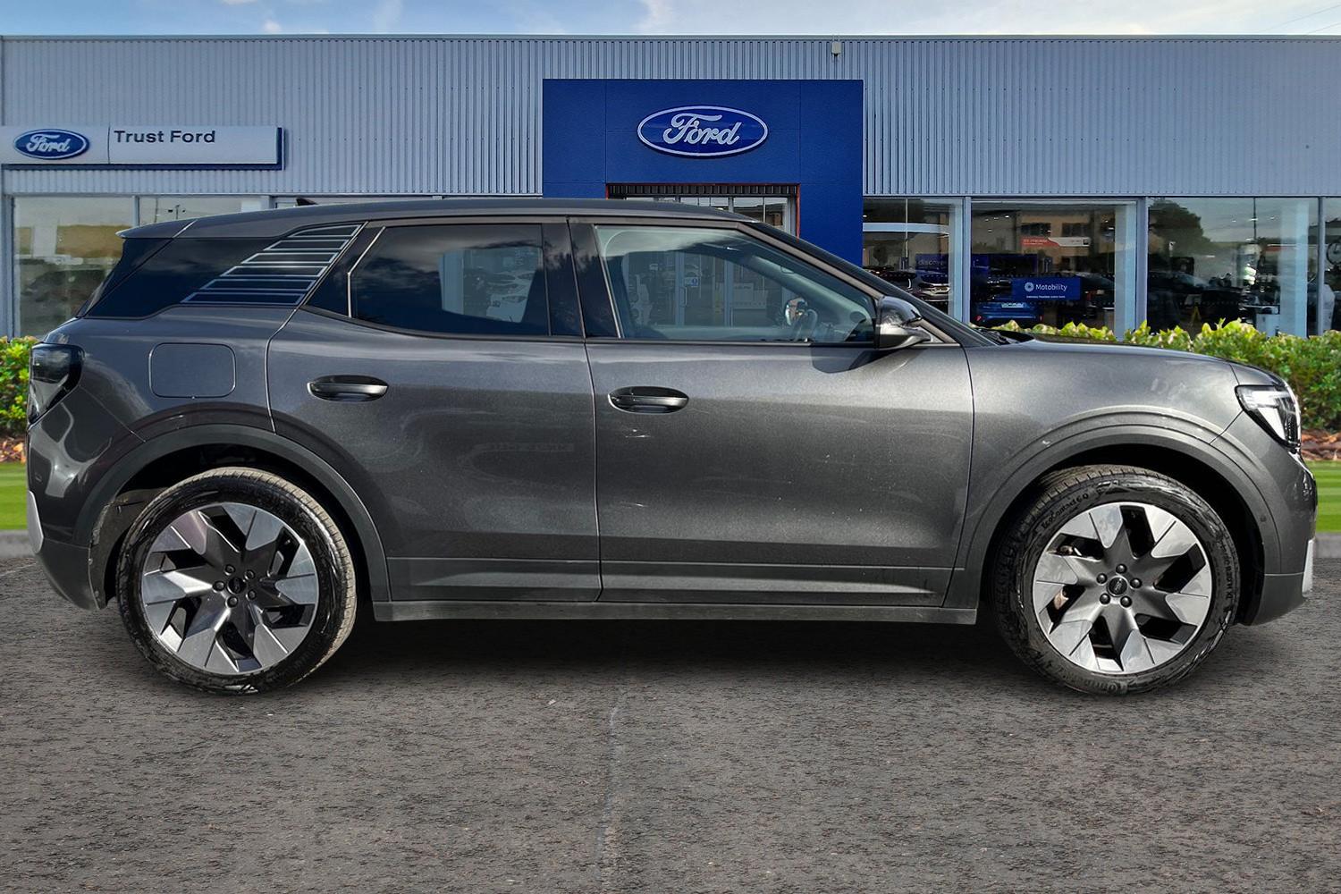 Ford Explorer Photo 2