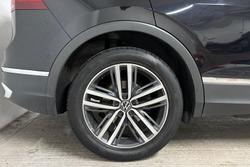 VOLKSWAGEN Tiguan Photo 5