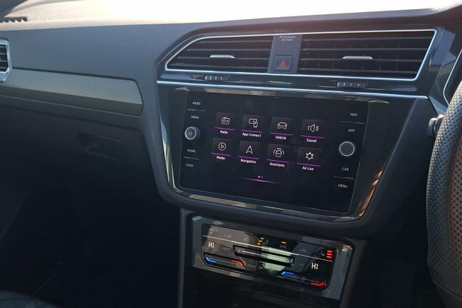 VOLKSWAGEN Tiguan Photo 13