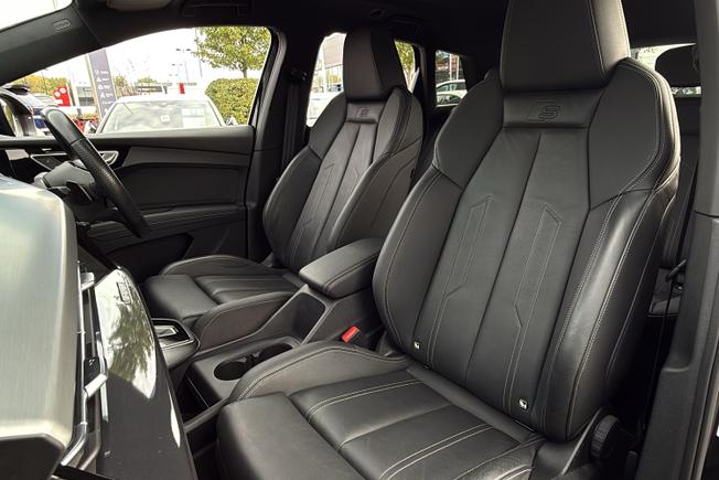 Audi Q4 e-tron Photo 21