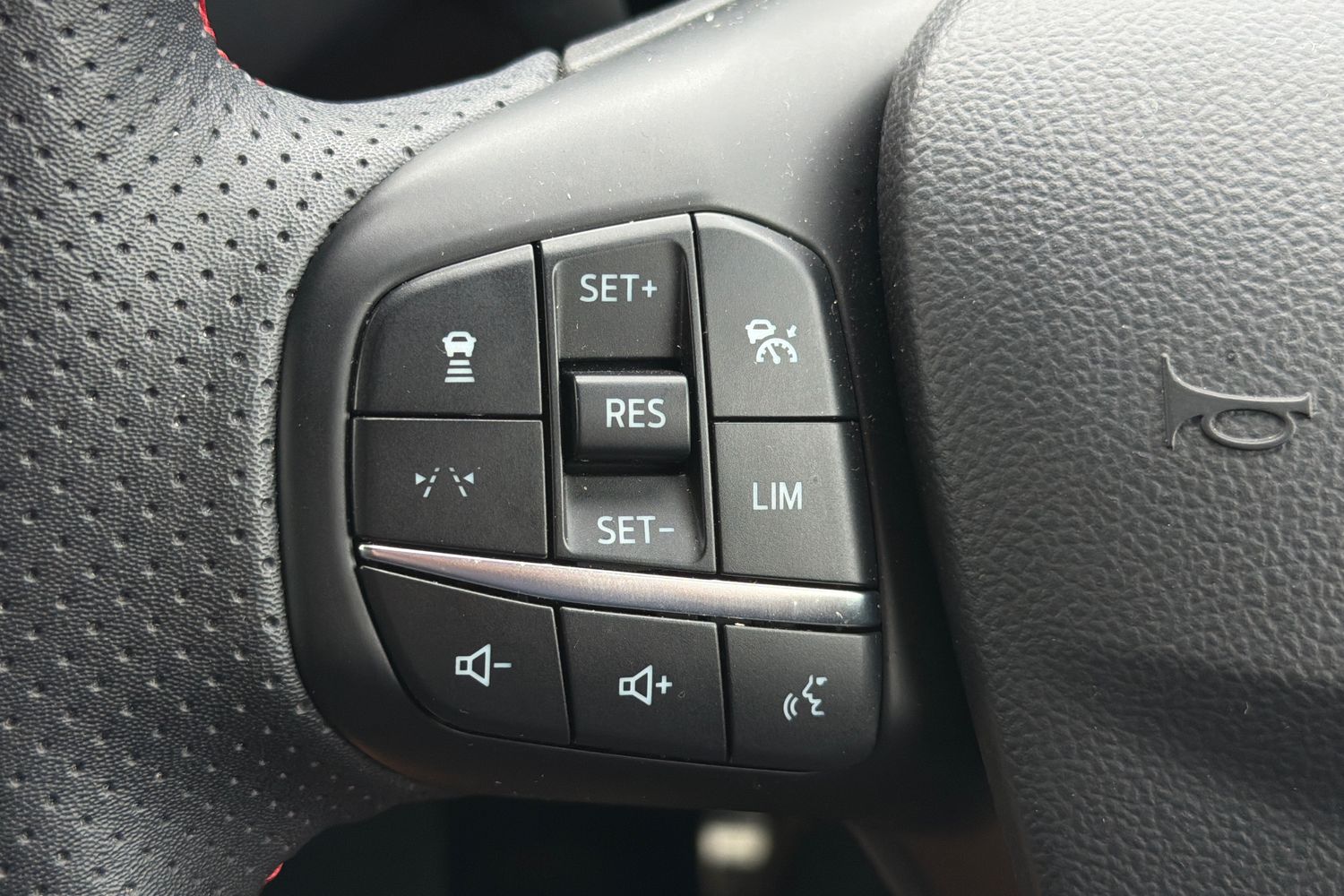 Ford KUGA Photo 36