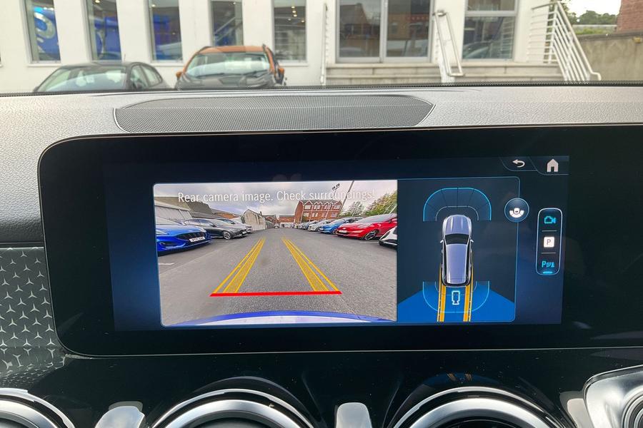 Mercedes-Benz GLB Photo autoimg-8ad0b70b6cd1e0aabfcf67583e86c881ffdaee02.jpg