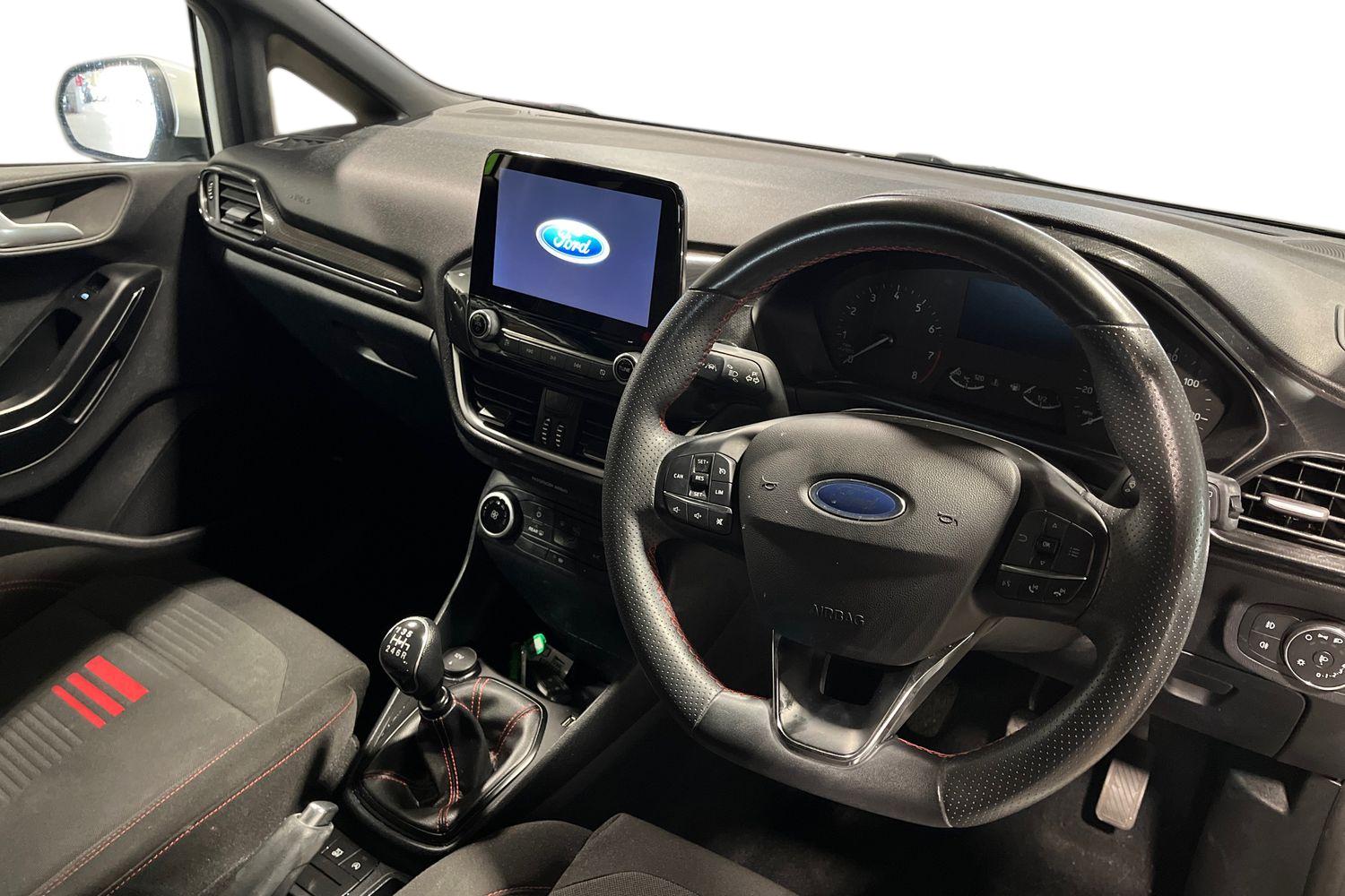 Ford FIESTA Photo 8