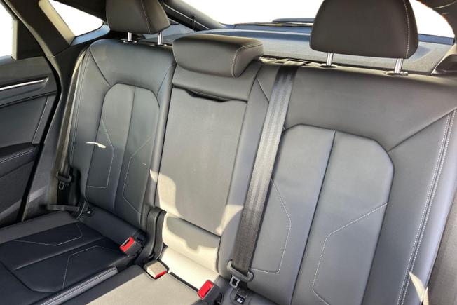 AUDI Q3 Photo 9