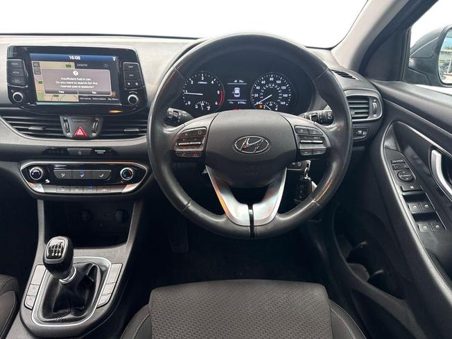 HYUNDAI i30 Photo 11