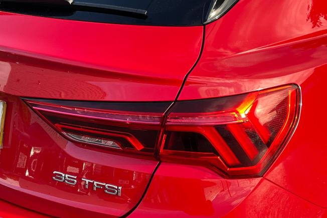 AUDI Q3 Photo 19