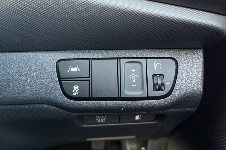 Hyundai IONIQ Photo autoimg-8adcc58f3462918833a4863676fc0e3125d73a93.jpg