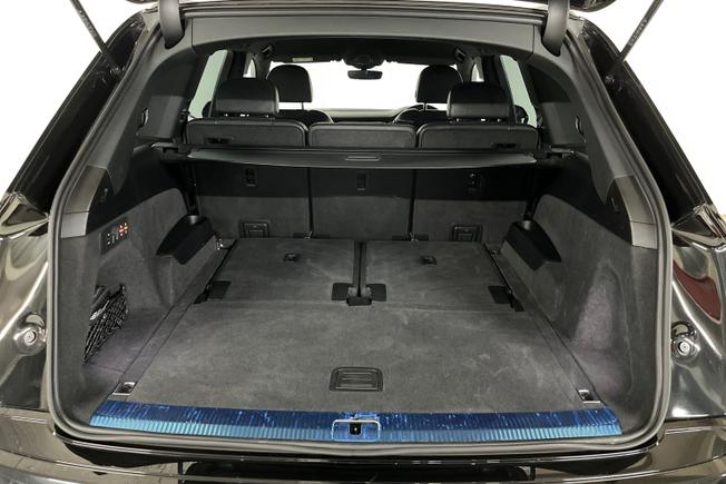 AUDI Q7 Photo 12
