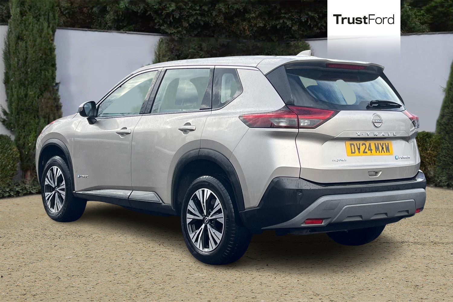 Nissan X-TRAIL Photo 1
