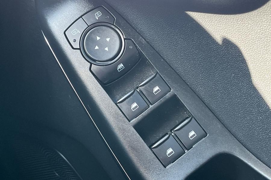 Ford FIESTA Photo autoimg-8ae3572d8abb0ae78a3753c5cf1316273fadf845.jpg