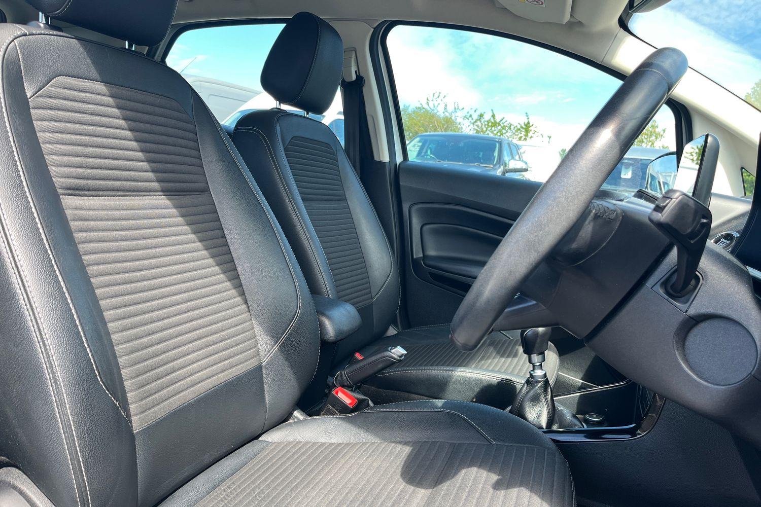 Ford ECOSPORT Photo 16