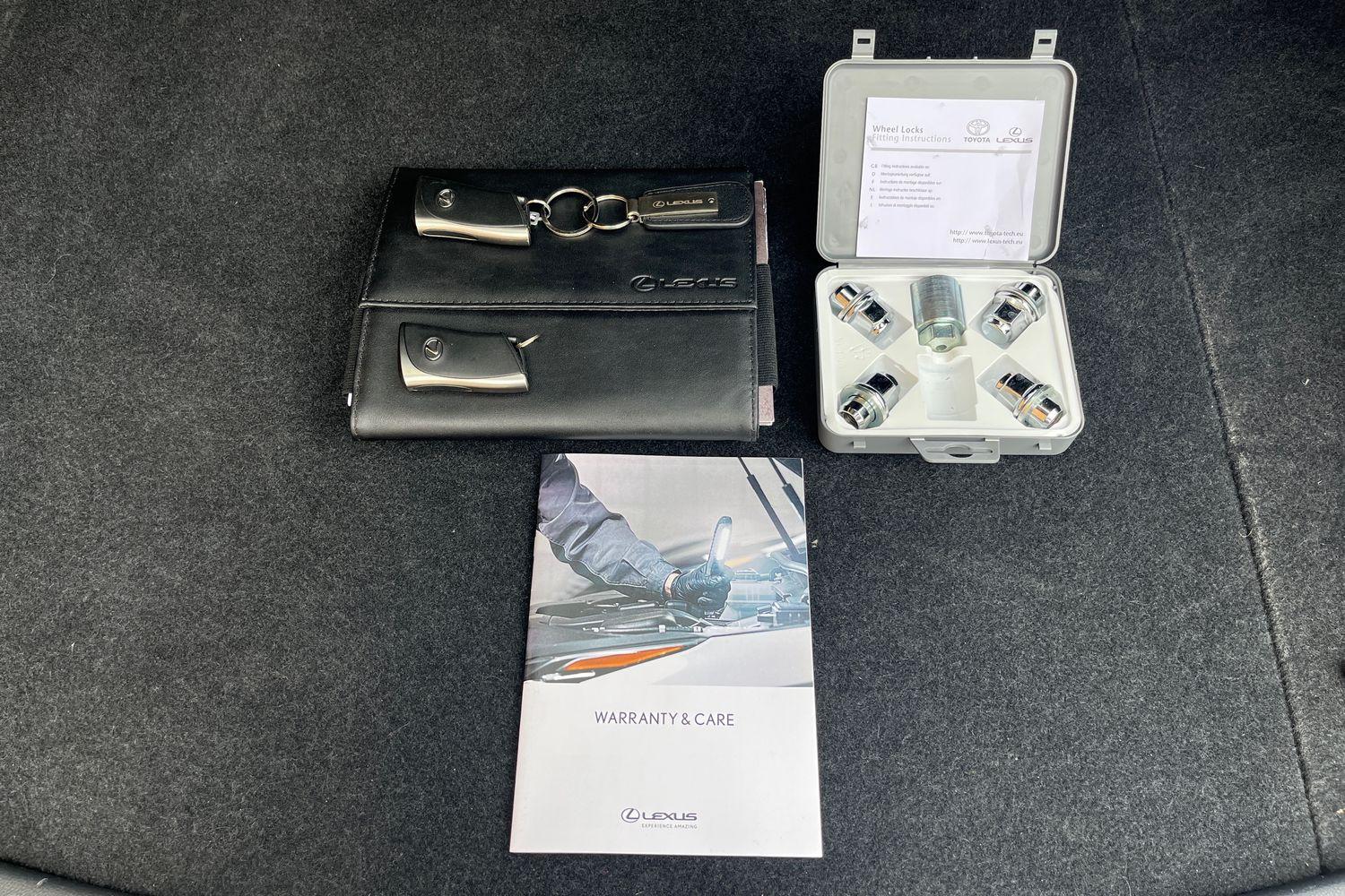 Lexus UX Photo 21