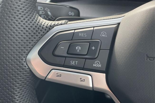 VOLKSWAGEN Golf Photo 16