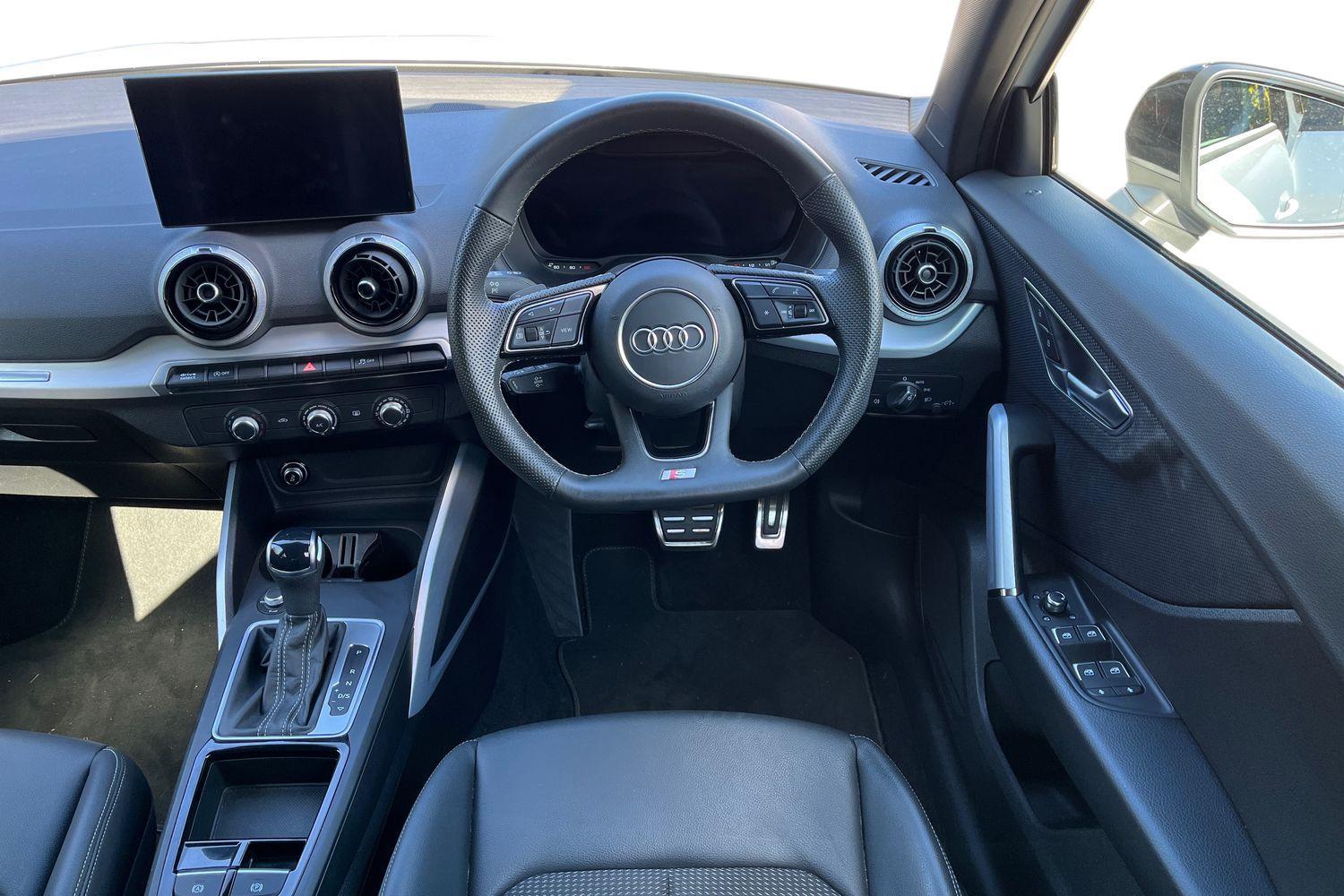 Audi Q2 Photo 10