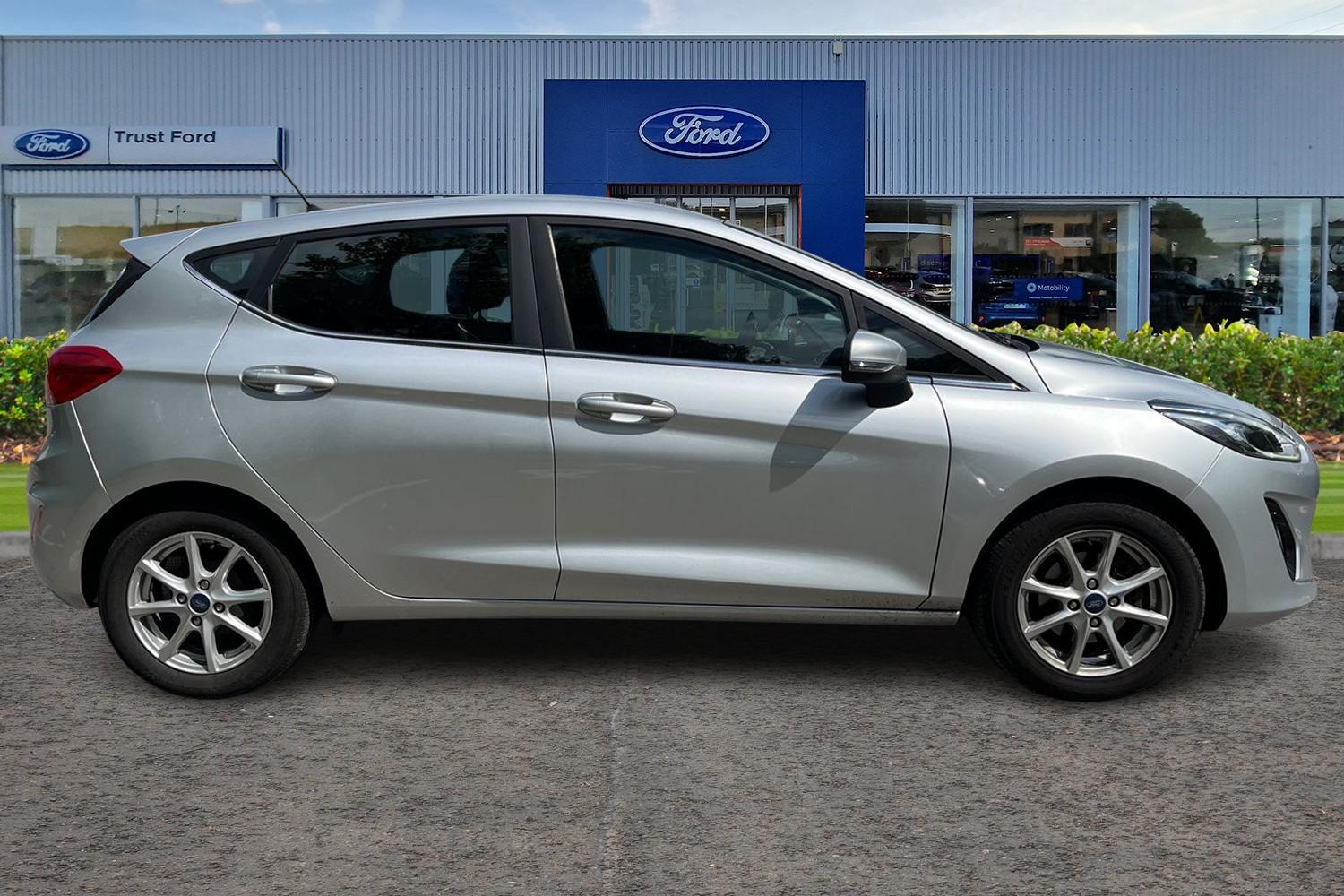Ford Fiesta Photo 2