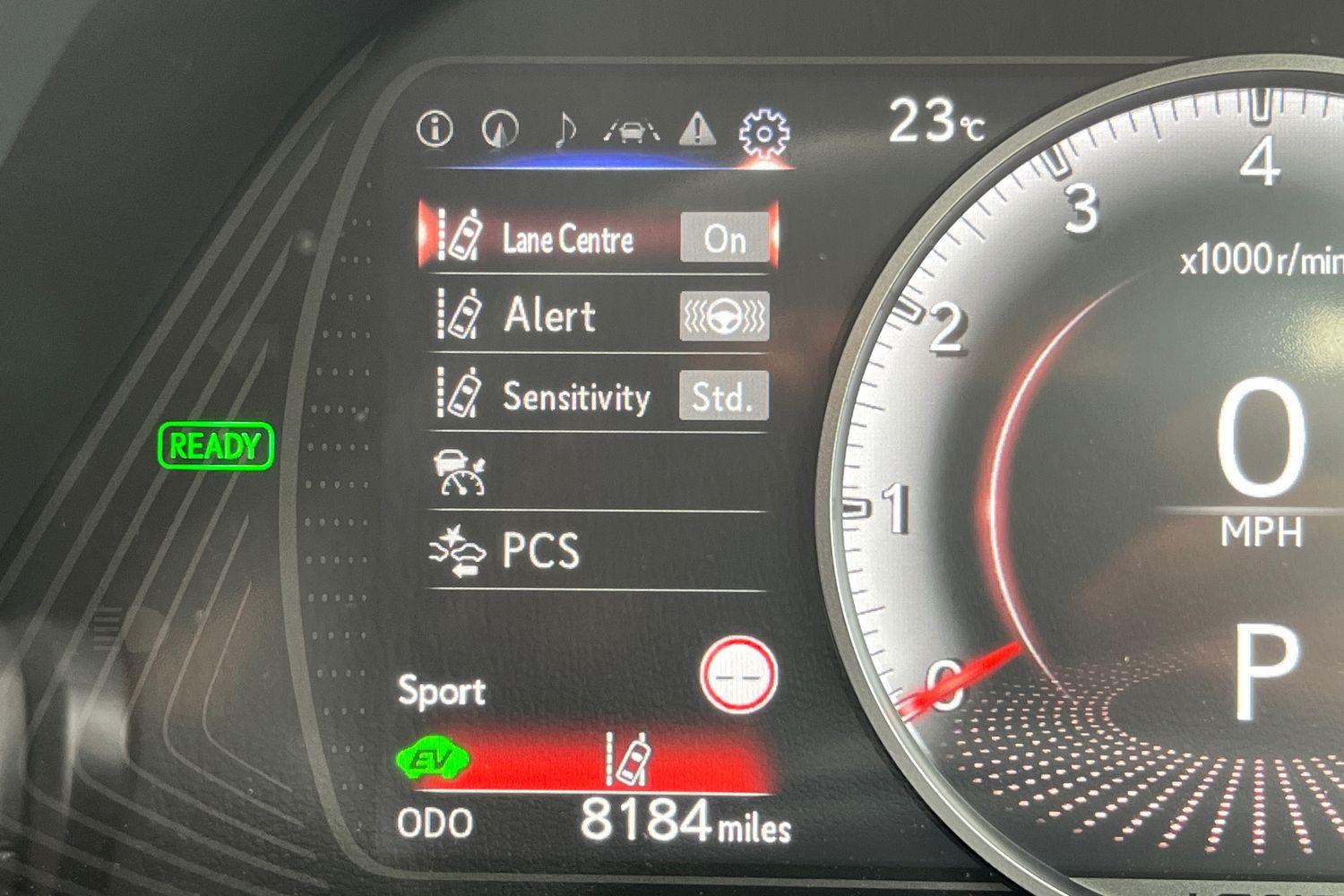 Lexus UX Photo 32