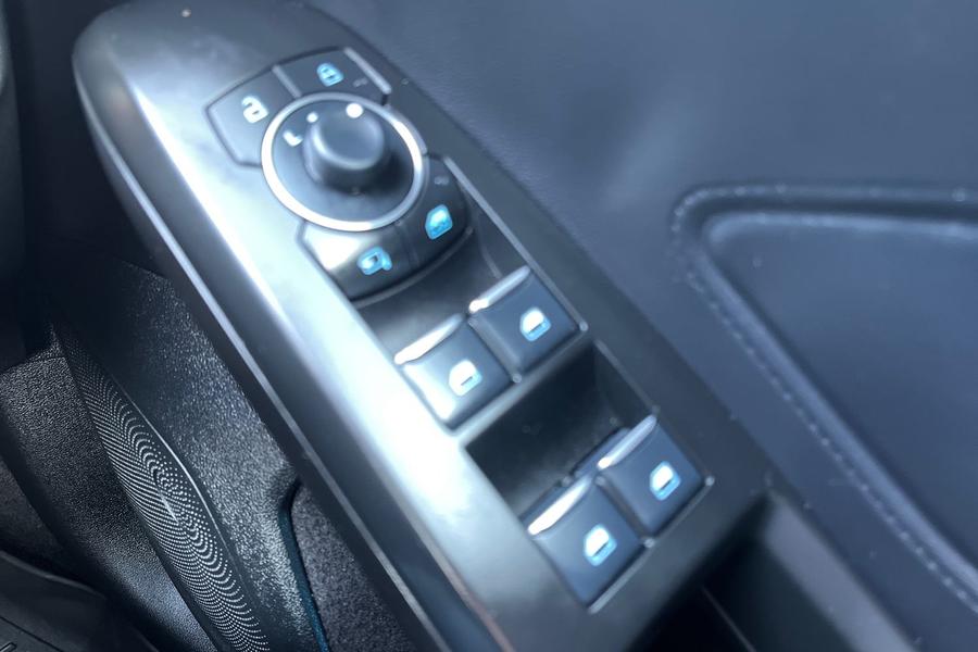 Ford FOCUS Photo autoimg-8b048f88e5e52b5d35ea0142dfdadab174a92cf6.jpg
