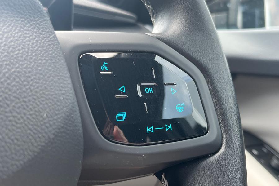 Ford Explorer Photo autoimg-8b07abda491a1f540c270ab872bfbb8bc9d5aecb.jpg