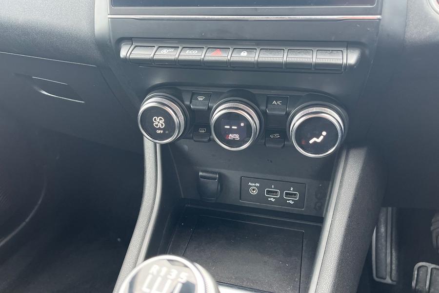 Renault CAPTUR Photo autoimg-8b094c4a1a7a9915ba1d9c3087629d7aefb026a8.jpg