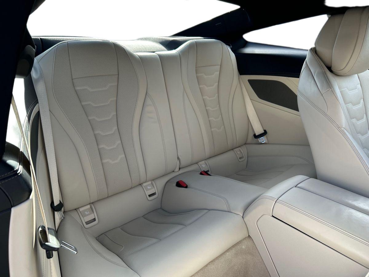 BMW 8 Series Photo 3