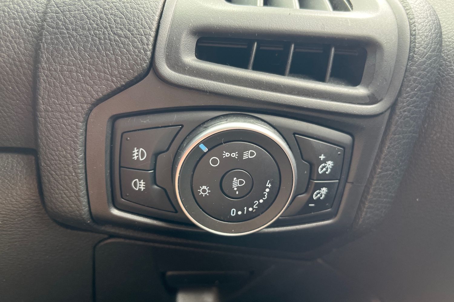 Ford FOCUS Photo 33