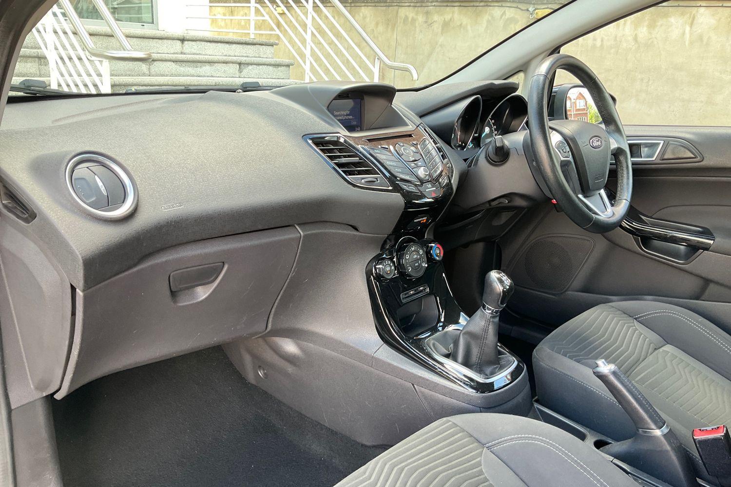 Ford FIESTA Photo 17