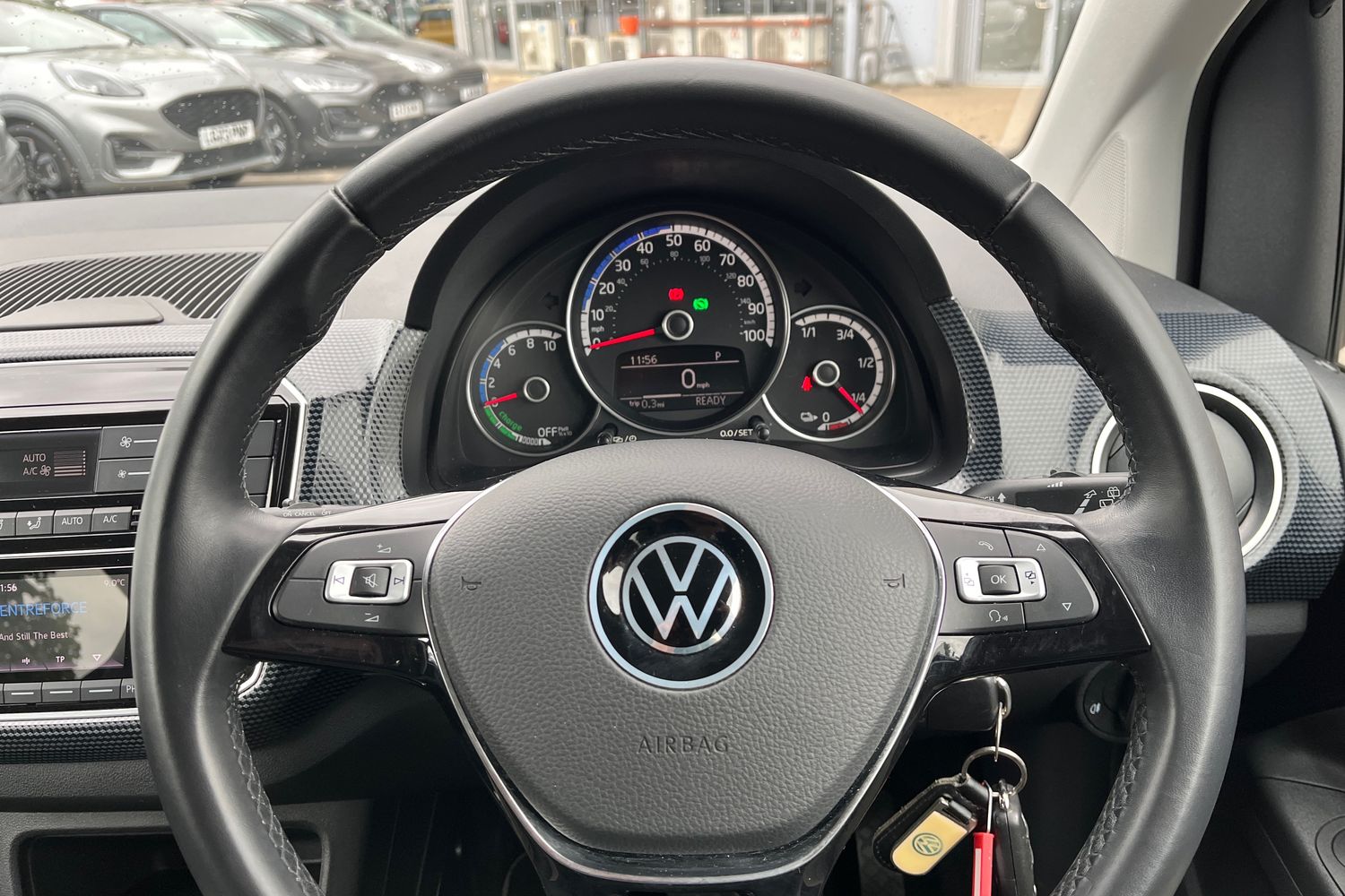 Volkswagen UP Photo 22