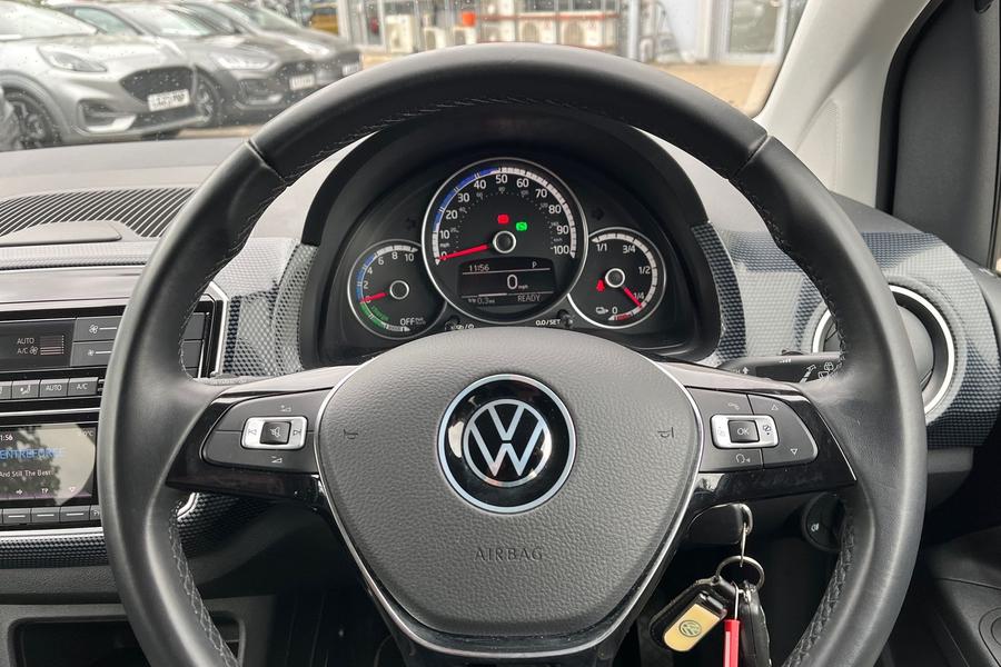 Volkswagen UP Photo autoimg-8b15dcb02542469776bb1f735234437b0cf79fce.jpg