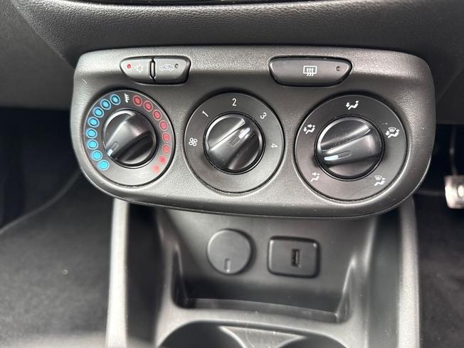 VAUXHALL Corsa Photo 31