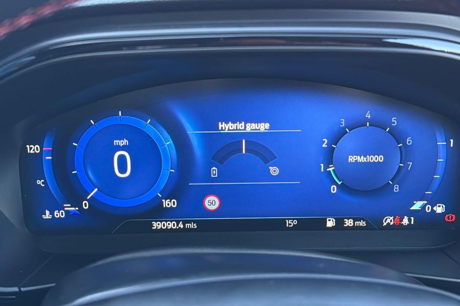 Ford FOCUS Photo autoimg-8b1f39624f4404b661bac54cb665c2f3b7985829.jpg