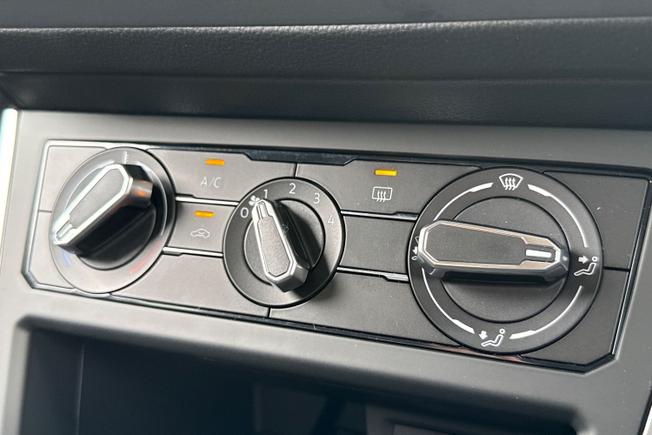 VOLKSWAGEN Polo Photo 40