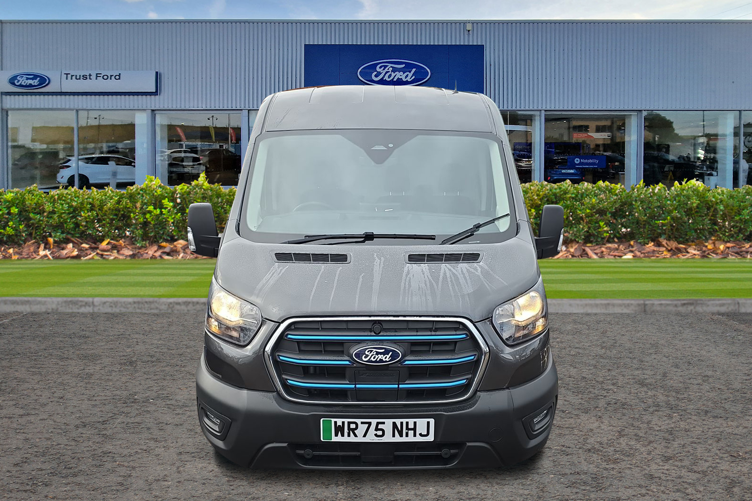 Ford E-TRANSIT Photo 11