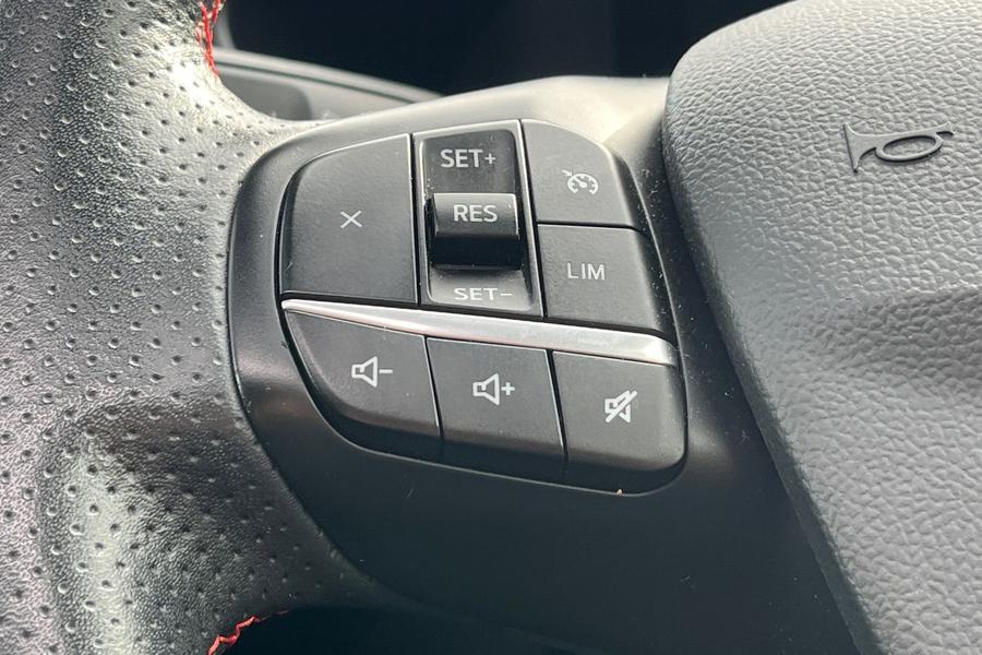 Ford Kuga Photo autoimg-8b434147f5fc37f5a9a7c6c33cb81e4474a42cd3.jpg