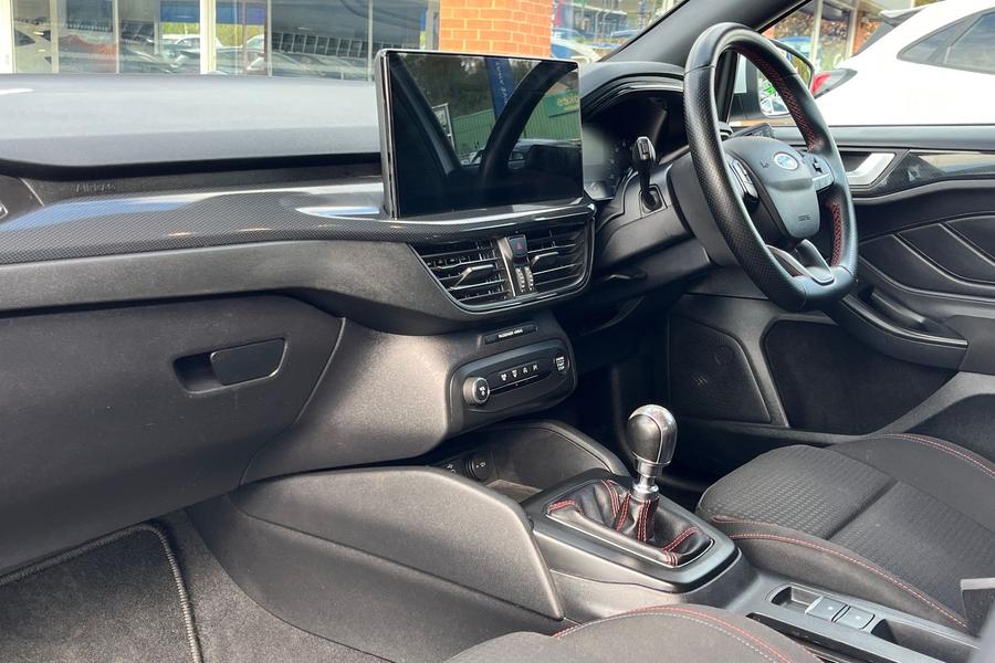 Ford Focus Photo autoimg-8b453f019f287cfc6f5d89283a72b896bc943400.jpg