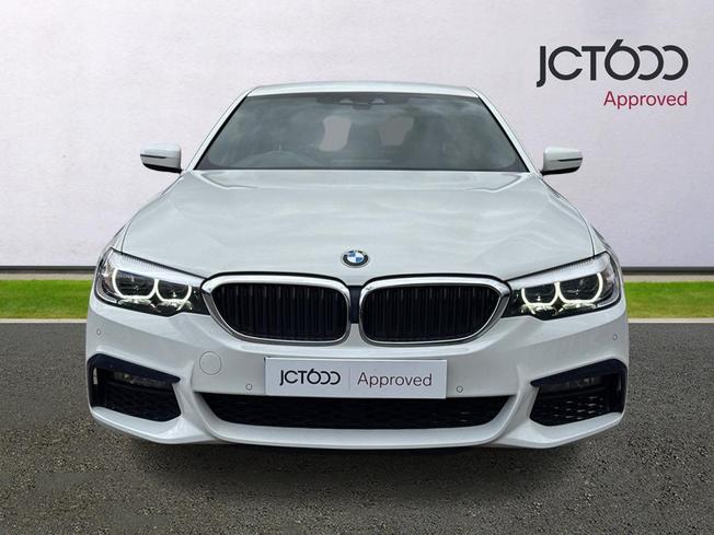 BMW 5 Series Photo 8