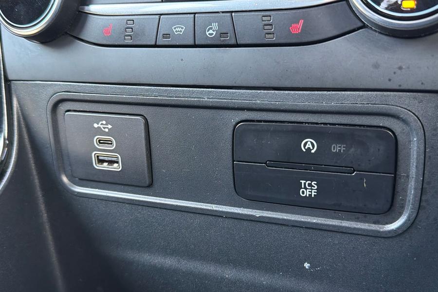 Ford ECOSPORT Photo autoimg-8b4f7c73892e35cbd0afacfd10c9a924a60801ef.jpg