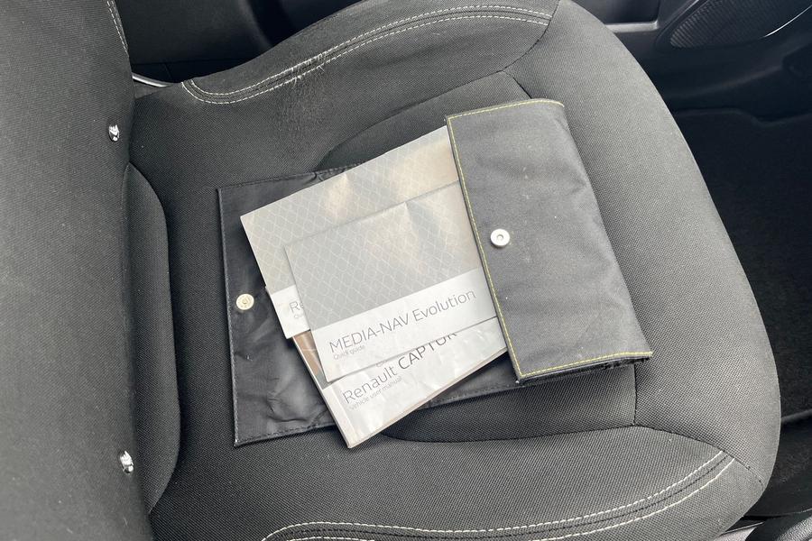 Renault CAPTUR Photo autoimg-8b521443576c7aea4bfd0abbd40e10d52fa9ee5a.jpg