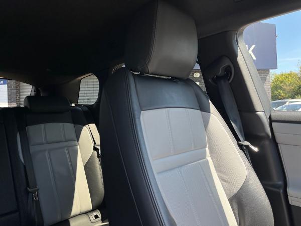 Land Rover Range Rover Evoque Photo autoimg-8b5491d0486ce93e1e9b78c4f28fd8854e1a2a40.jpg
