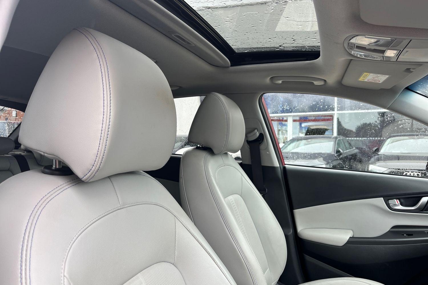 Hyundai KONA Photo 16