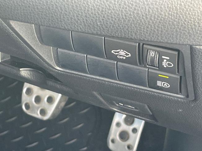 TOYOTA Yaris Photo 30