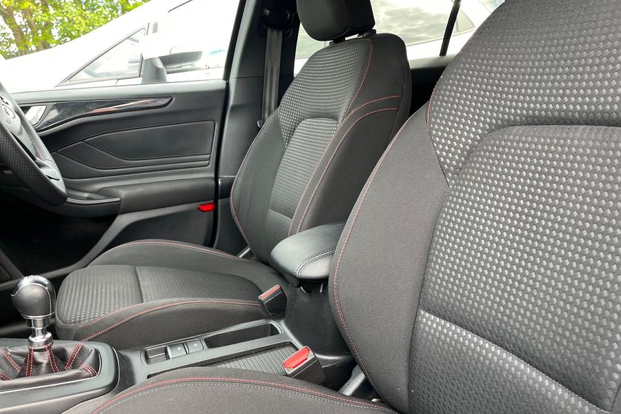 Ford Focus Photo autoimg-8b58d336fc00d35a87b26496d80b445b41648560.jpg
