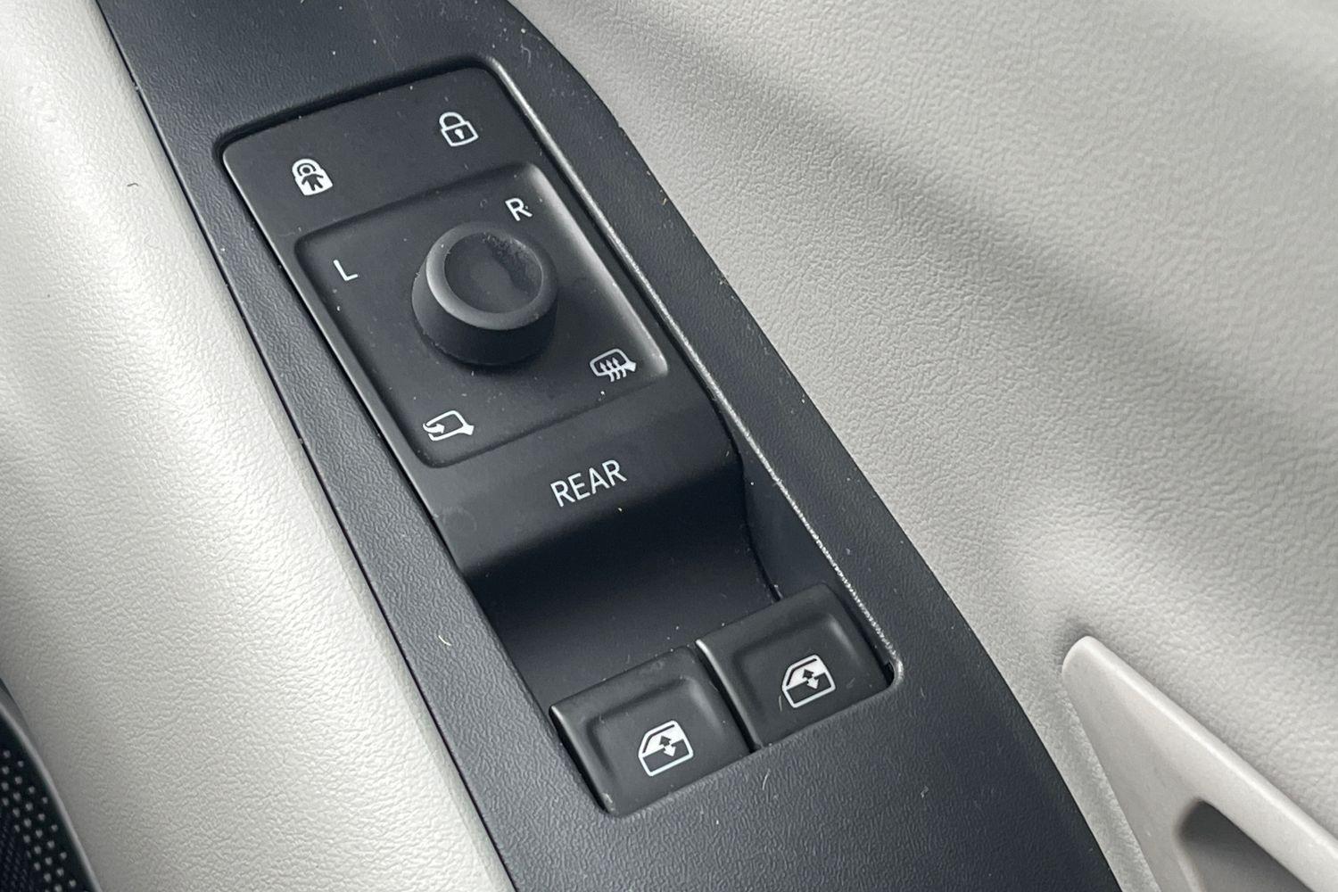 Ford Explorer Photo 15