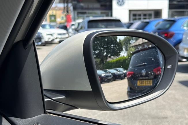 VOLKSWAGEN T-Roc Photo 34