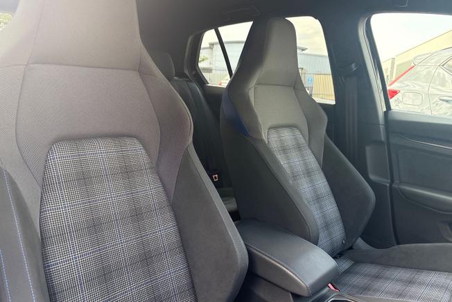 VOLKSWAGEN Golf Photo 42