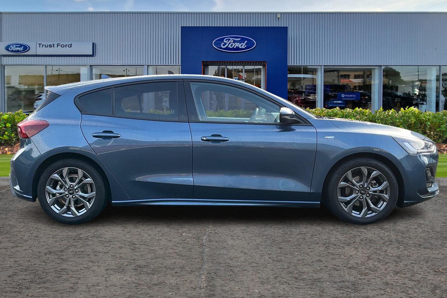 Ford Focus Photo 2